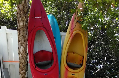 Nokomis Boat Rental | Lazy Parrot