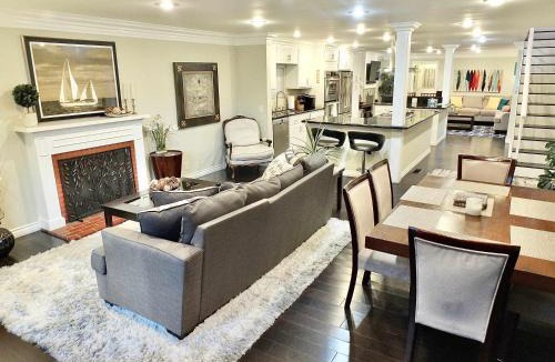 Peninsula Apartment | LB Peninsula Steps to Beach close to World Cup