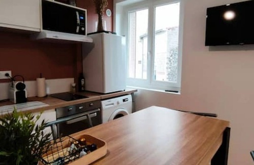 Vallieres Apartment | LCS Home Balcon-parking-wifi