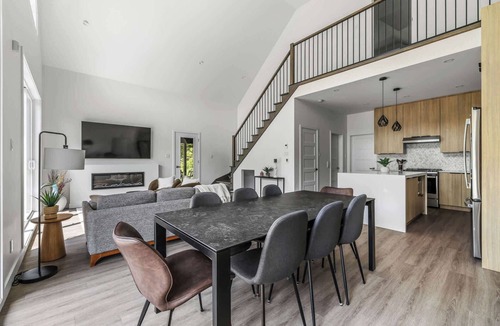 Notre-Dame-de-Pontmain Ski Chalet | Le 83 Chalet moderne sur lac navigable avec spa