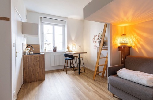 Bourg-l'Eveque Apartment | Le Baby Mail | Centre 5* | Shared parking