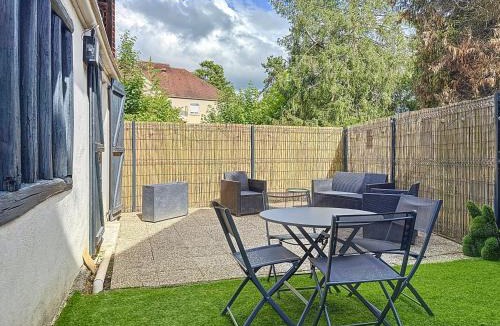 Dourdan House | Le Balcon des Rois