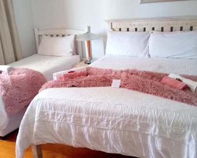 Gordons Bay Central Cabin | Le Bay Lodge