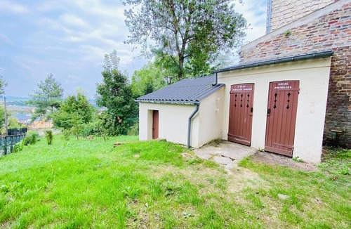 Laon Apartment | Le Belle Vue St Marcel with shared garden