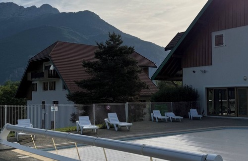 Giez House | 🏡 Le Birdie – Studio with Balcony Between Lake and Mountains