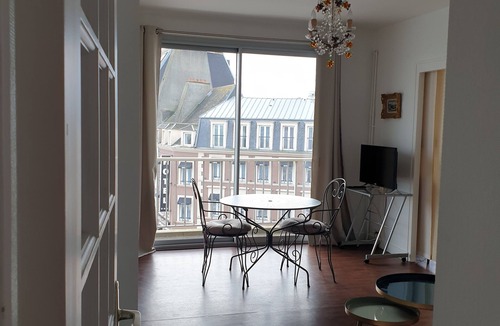Cherbourg-en-Cotentin Apartment | Le Briqueville, Appartement Cosy aux Vues Imprenables !