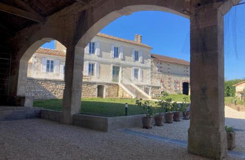 Saint-Saturnin Bed & Breakfast | Le BRISSONNEAU