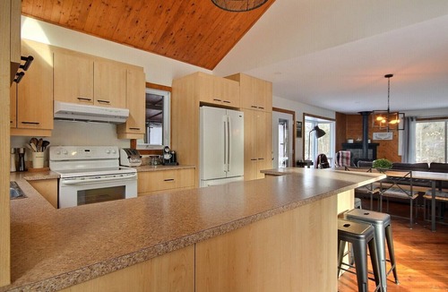Saint-Patrice-de-Beaurivage Ski Chalet | ☀ Le Börivaj ☀️ SWIMMING POOL 🏊 Fireplace 🔥 🌿 KAYAK 🛶 🌲