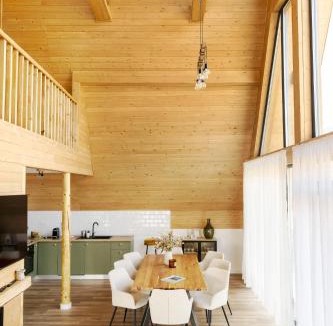 Leresti Ski Chalet | Le Cabane Retreat