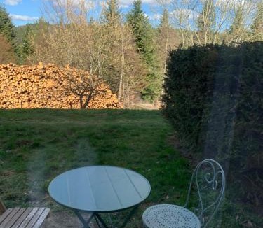 Le Chambon-sur-Lignon Apartment | Le Café Crème jardin parking