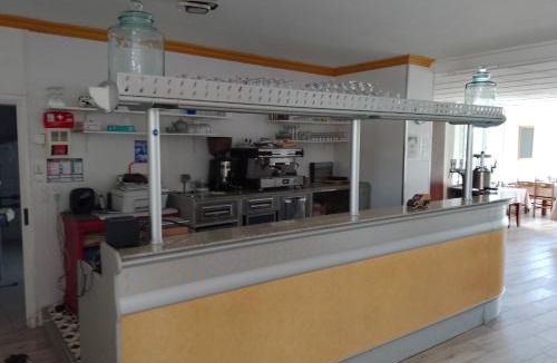 Saint-Germain-du-Teil Hotel | Le café de la place