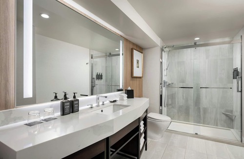 Downtown Montreal Hotel | Le Centre Sheraton Montreal Hotel