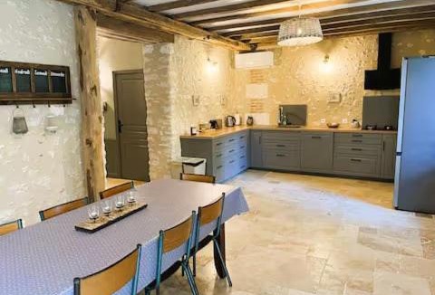 Chateau-l'Eveque House | Le chai de Peyssard, piscine chauffée.