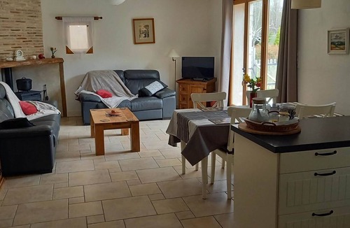 Ginestet House | Le Chai * A charming, single-story vacation rental with a garden and shared pool, 10 minutes from Bergerac