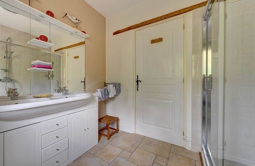 Ginestet House | Le Chai * A charming, single-story vacation rental with a garden and shared pool, 10 minutes from Bergerac