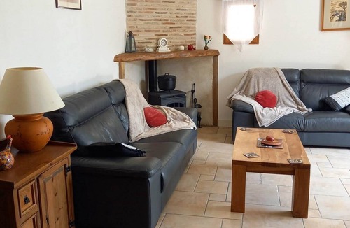 Ginestet House | Le Chai * A charming, single-story vacation rental with a garden and shared pool, 10 minutes from Bergerac