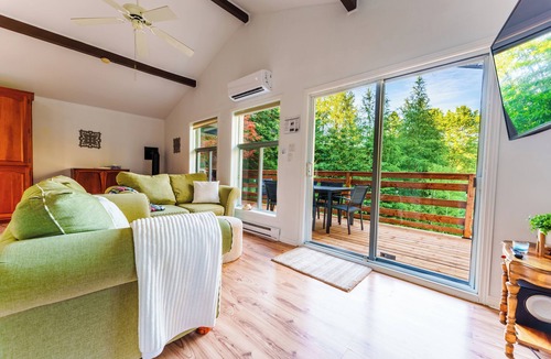 St-Adolphe-d'Howard Ski Chalet | Le Chalet Blanc, lakefront with jacuzzi