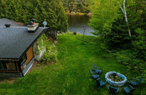 St-Adolphe-d'Howard Ski Chalet | Le Chalet Brun, jacuzzi en bord de lac