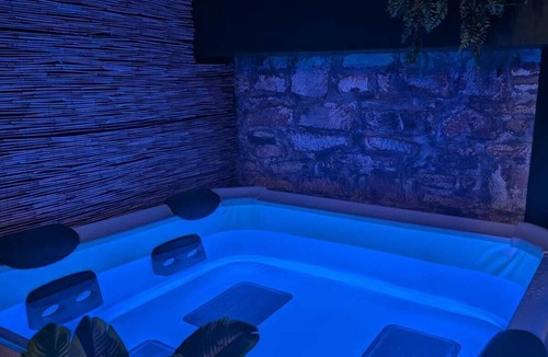 Profondeville Ski Chalet | Le Chalet de la Hulle, a cozy vacation home for 6P with sauna and jacuzzi.