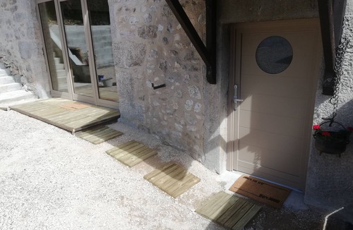 Lompnaz Ski Chalet | LE CHALET DES LONES (Gîtes and SPA)