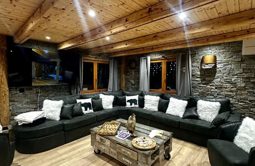 Brizon Ski Chalet | Le Châlet du petit ours polaire. for all your get-togethers with friends or family