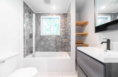 St-Adolphe-d'Howard House | Le chaleureux Shack - Spa, lac & Ski