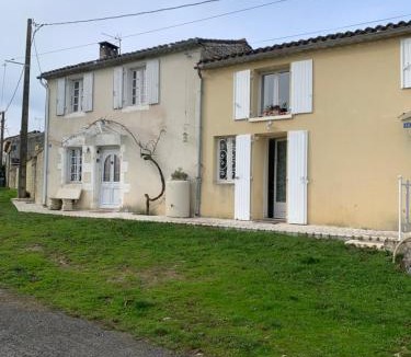 Montignac-Charente Apartment | Le charmant studio