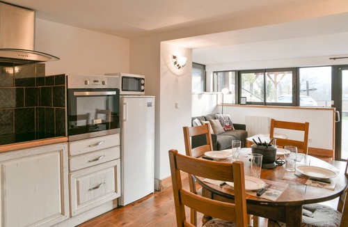 Saint-Pierre-d'Albigny Apartment | Le chat de la Martine – AC, Parking, WiFi – Savoie College