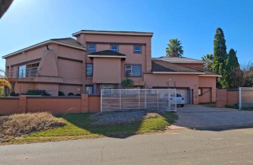 Newcastle House | Le Chateau