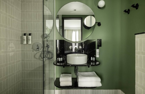Quartier de la Folie-Mericourt Hotel | Le Clark Hotel