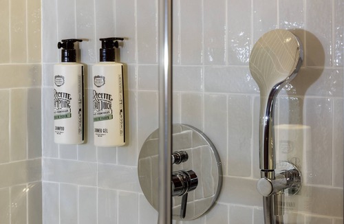 Quartier de la Folie-Mericourt Hotel | Le Clark Hotel