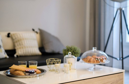 Vernier Apartment | "Le Classy", L'appartement Confortable en Plein Centre Avec A/C