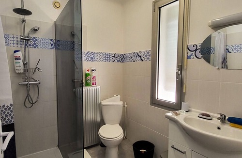 Valreas Villa | Le Cloître des Oliviers, house in the heart of the village with garden