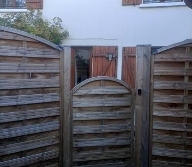 Thiveral-Grignon Apartment | LE CLOS DE GRIGNON