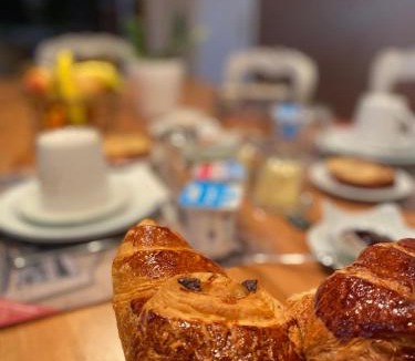Basly Bed & Breakfast | Le Clos de la Barre - Maison de charme au calme -à 10 min des plages du Débarquement - petit-déjeuner maison