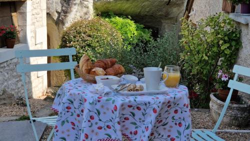 Scorbe-Clairvaux House | Le Clos des Champis