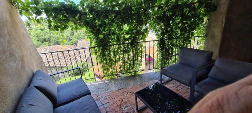 Balazuc House | Le Clos des Ducs, Maison Familiale centre Balazuc proche plage 2 à 8 personnes