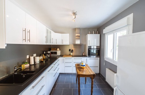 Amboise House | Le Clos Fleuri : Cottage with Tranquil Garden Setting in Historic Amboise