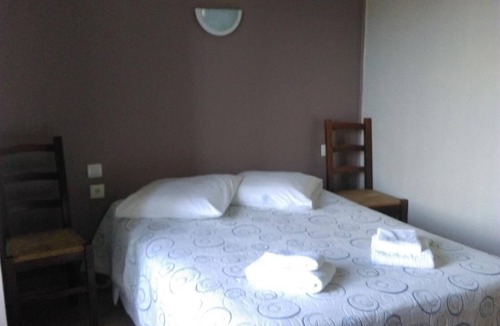 Bourg-de-Thizy Hotel | Le Clos Fleuri