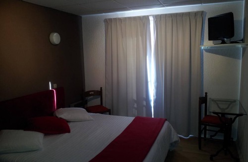 Bourg-de-Thizy Hotel | Le Clos Fleuri
