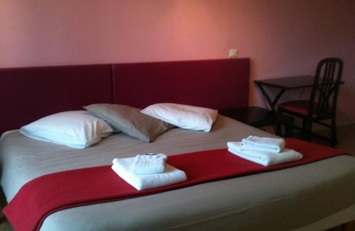 Bourg-de-Thizy Hotel | Le Clos Fleuri