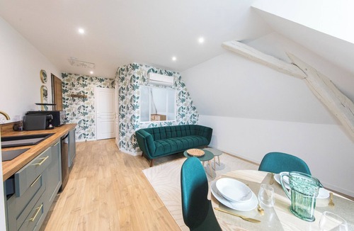 Chatellerault Apartment | Le Clos Hérault - Centre-Gare - Free parking