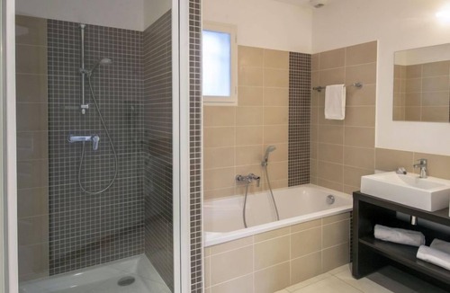 Saint-Saturnin-les-Apt House | Le Clos Savornin V8IC by Interhome