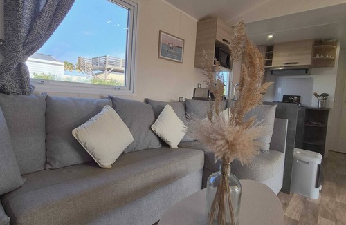 Torreilles-Plage House | Le Coco Lodge Mobile home 150m from the beach 5-star campsite Water Park