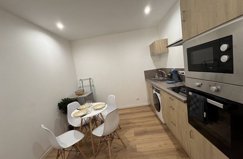 Ecommoy Apartment | Le Cocon-3p-Centre-Cosy
