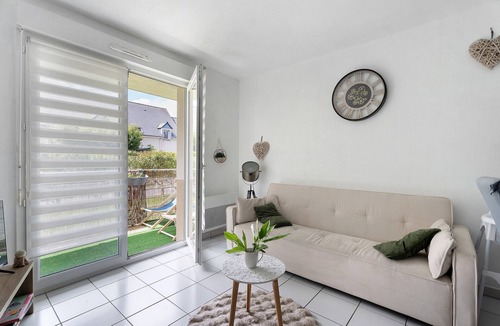 Pleurtuit Apartment | “Le Cocon De Laurence” Apartment with Private Terrace and Wi-Fi