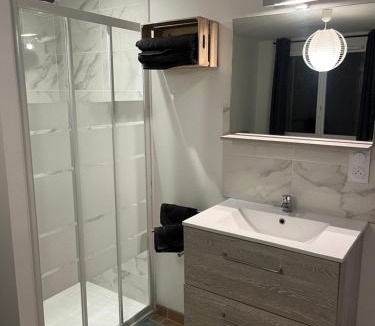 Tain-l'Hermitage Apartment | le Cocon des Vignes, cosy, climatisé, wifi, parking privé