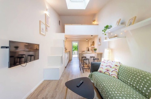 Hopitaux-Facultes Apartment | Le Cocon I - Private garden terrace with parking