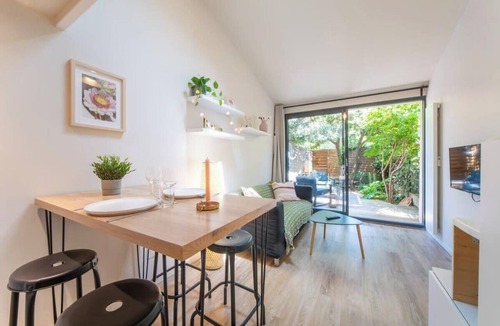 Hopitaux-Facultes Apartment | Le Cocon I - Private garden terrace with parking