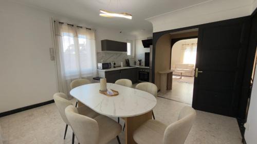 Belley Apartment | Le Cocon - Parking & Extérieur